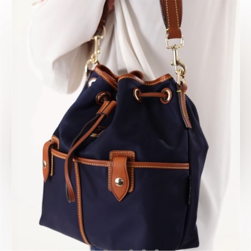 Dooney & Bourke Wayfarer Drawstring Bucket Bag Nylon Navy Handbag AUTHENTIC NEW - Picture 3 of 6